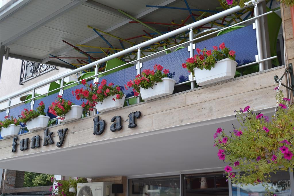 Funky Guest House & Adventures Përmet Exterior foto